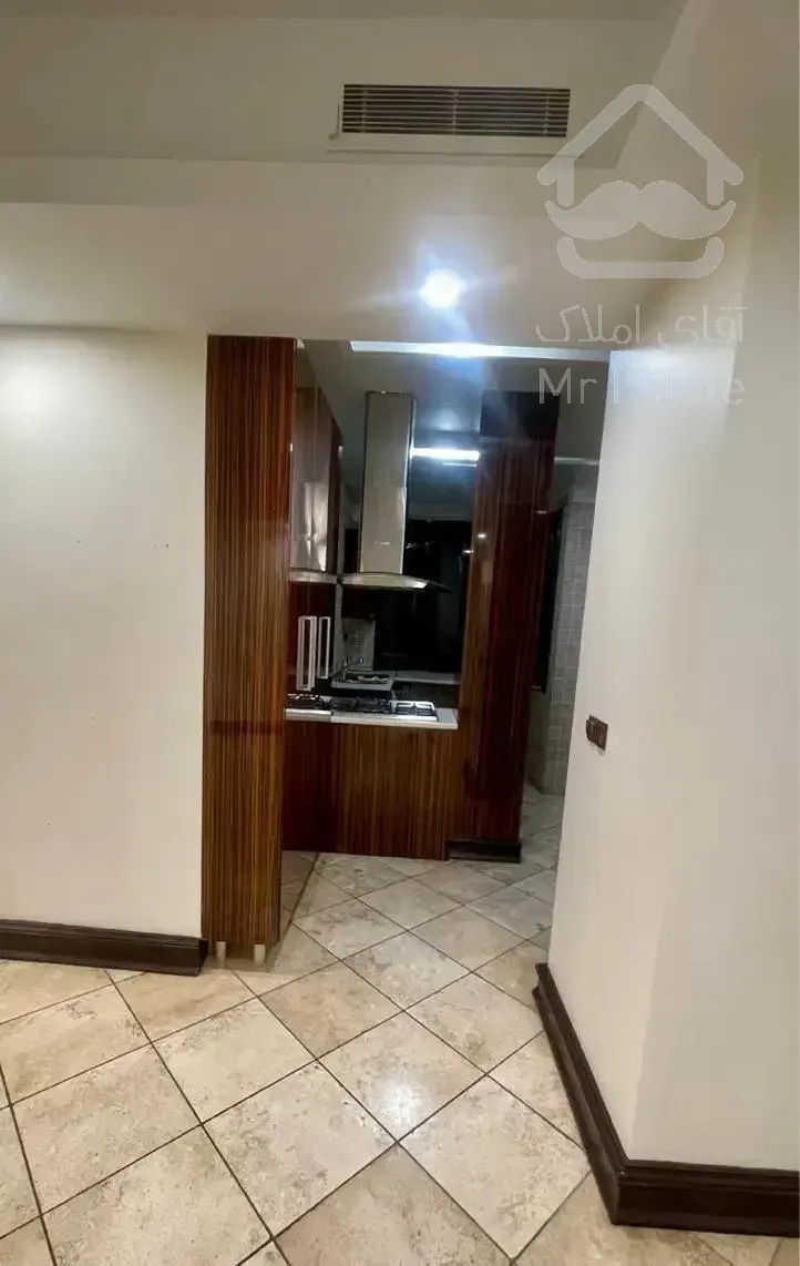 سعادت آباد صرافها/۹۰ متری لوکس ویو پارک/سازه برند