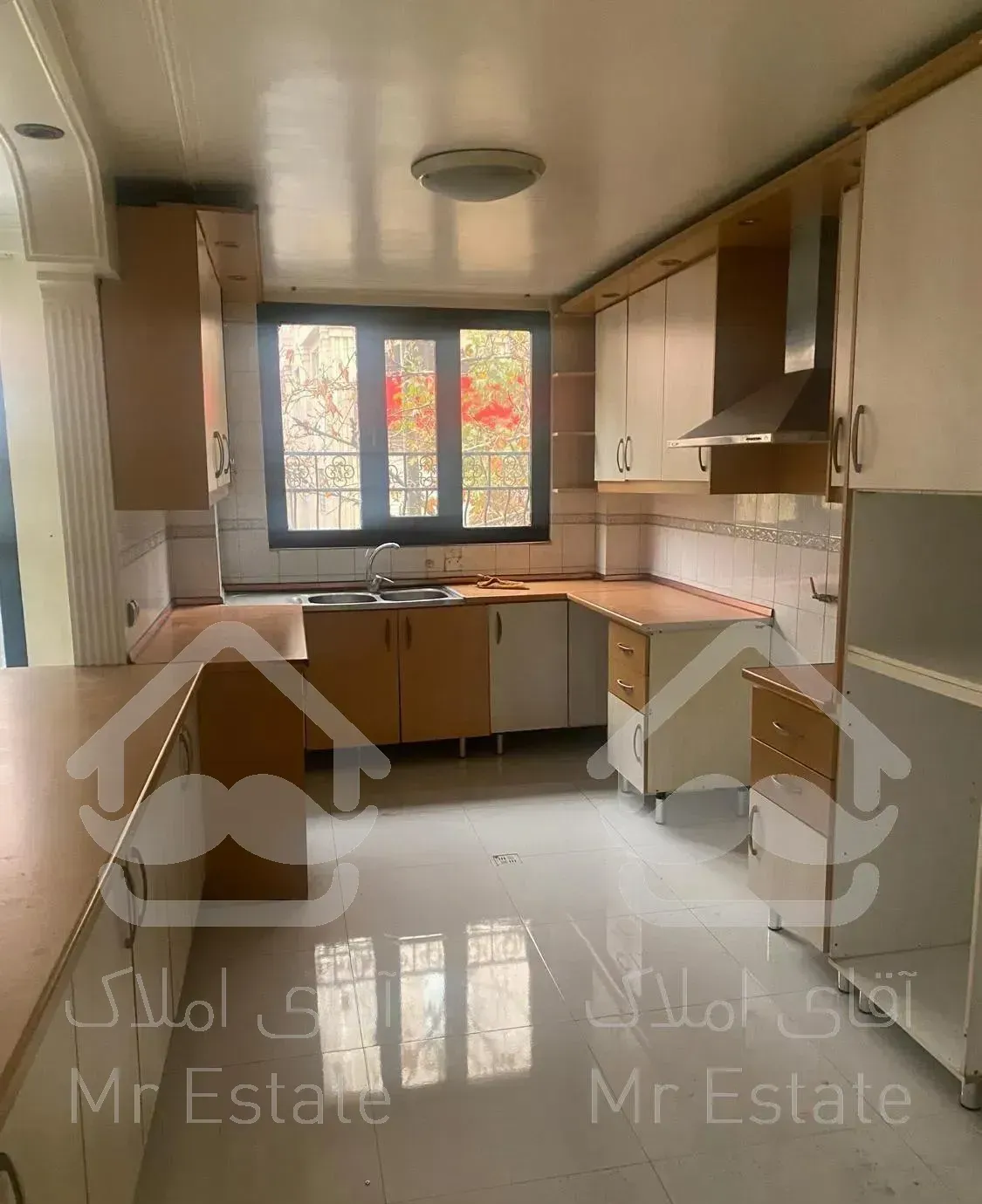 ۹۰ متر آپارتمان واقع در لویزان