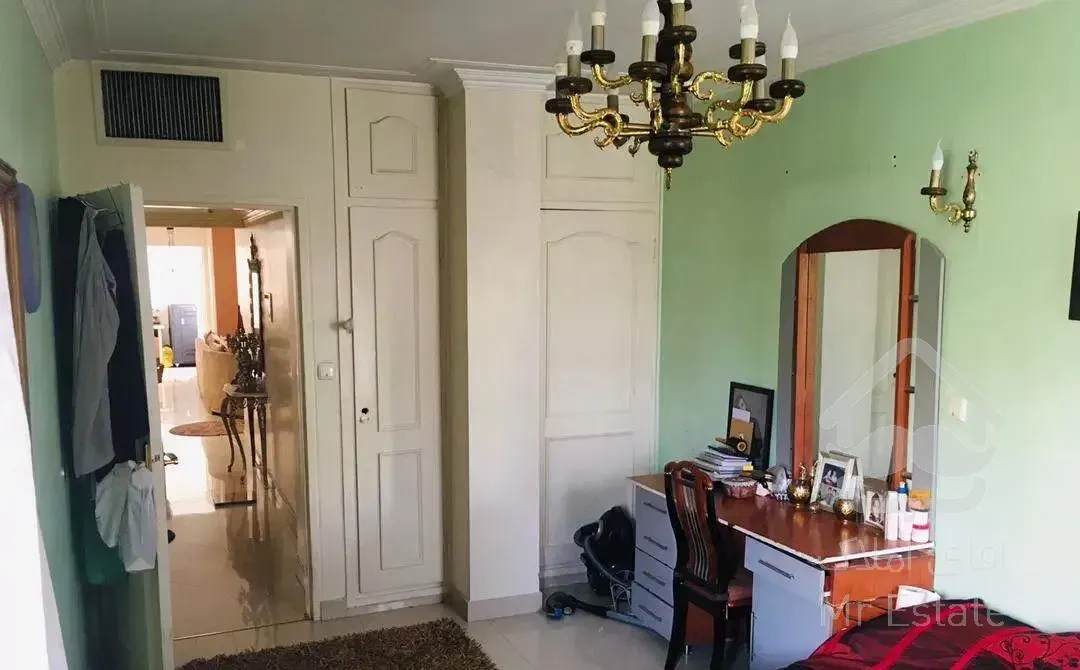 فروش آپارتمان ۱۳۴ متری ۳ خوابه طبقه ۳ در ونک