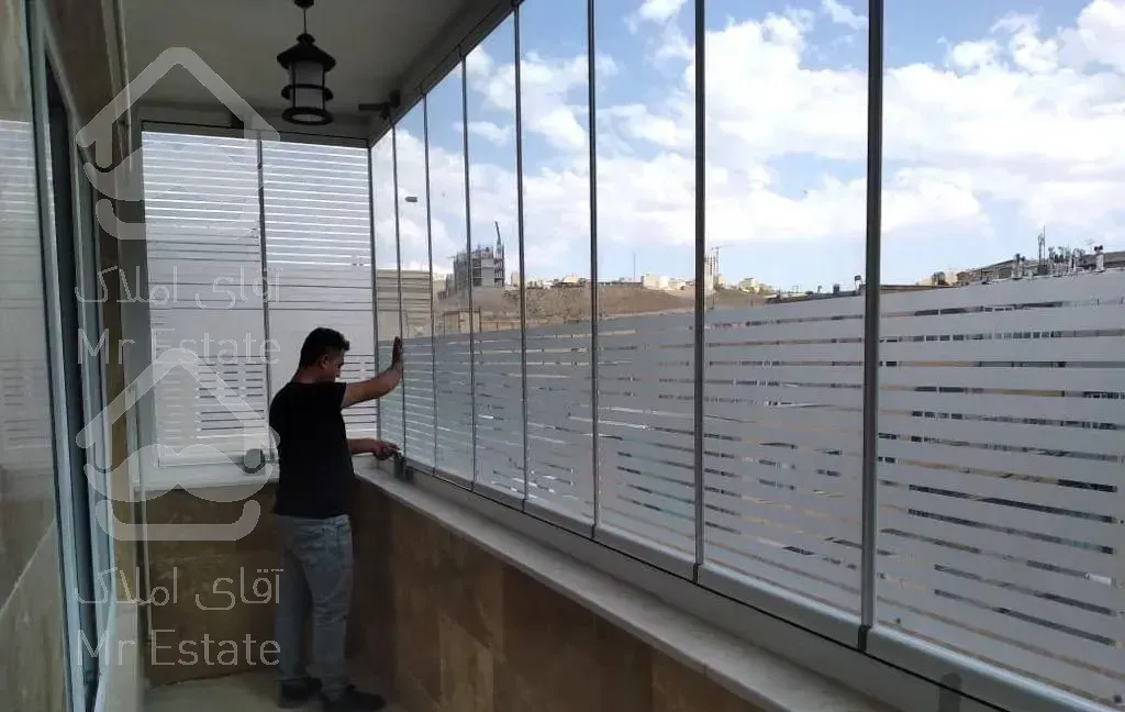 شیشه بالکن ریلی .استخر شیشه ای با سقف پلی کربنات