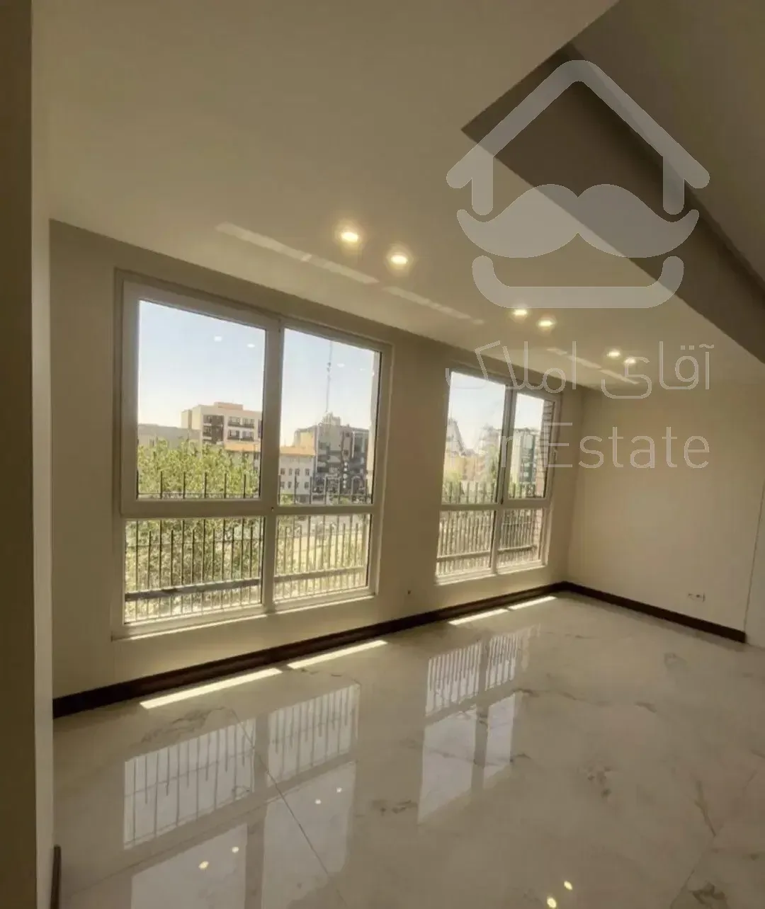 ۱۴۰ متری  دو نبش  میدان  ویو کامل بدون مشرف