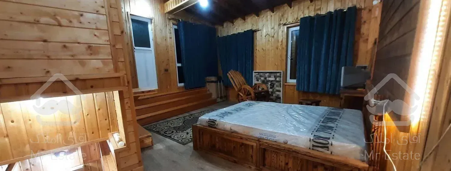 ویلا چوبی جنگلی با آبشار داخل سالن پذیرایی