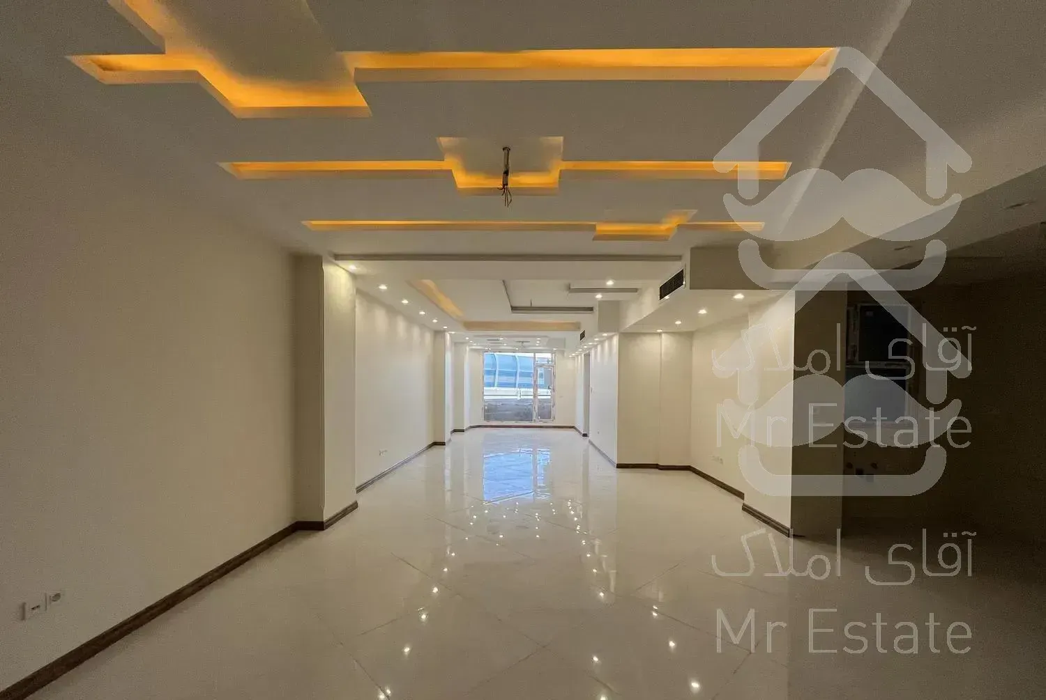 آپارتمان نوساز واقع در نوبنیاد کوهستان سوم