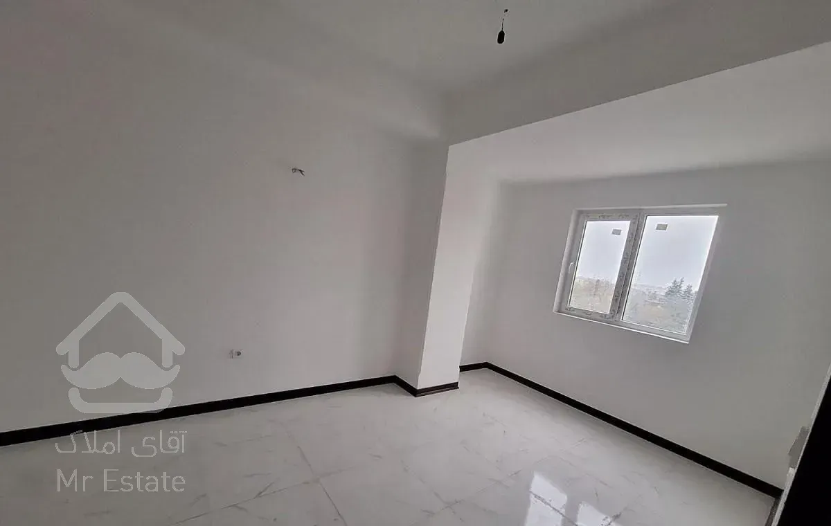 فروش واحد 104 متر نوساز طبقه اول شرایط عالی