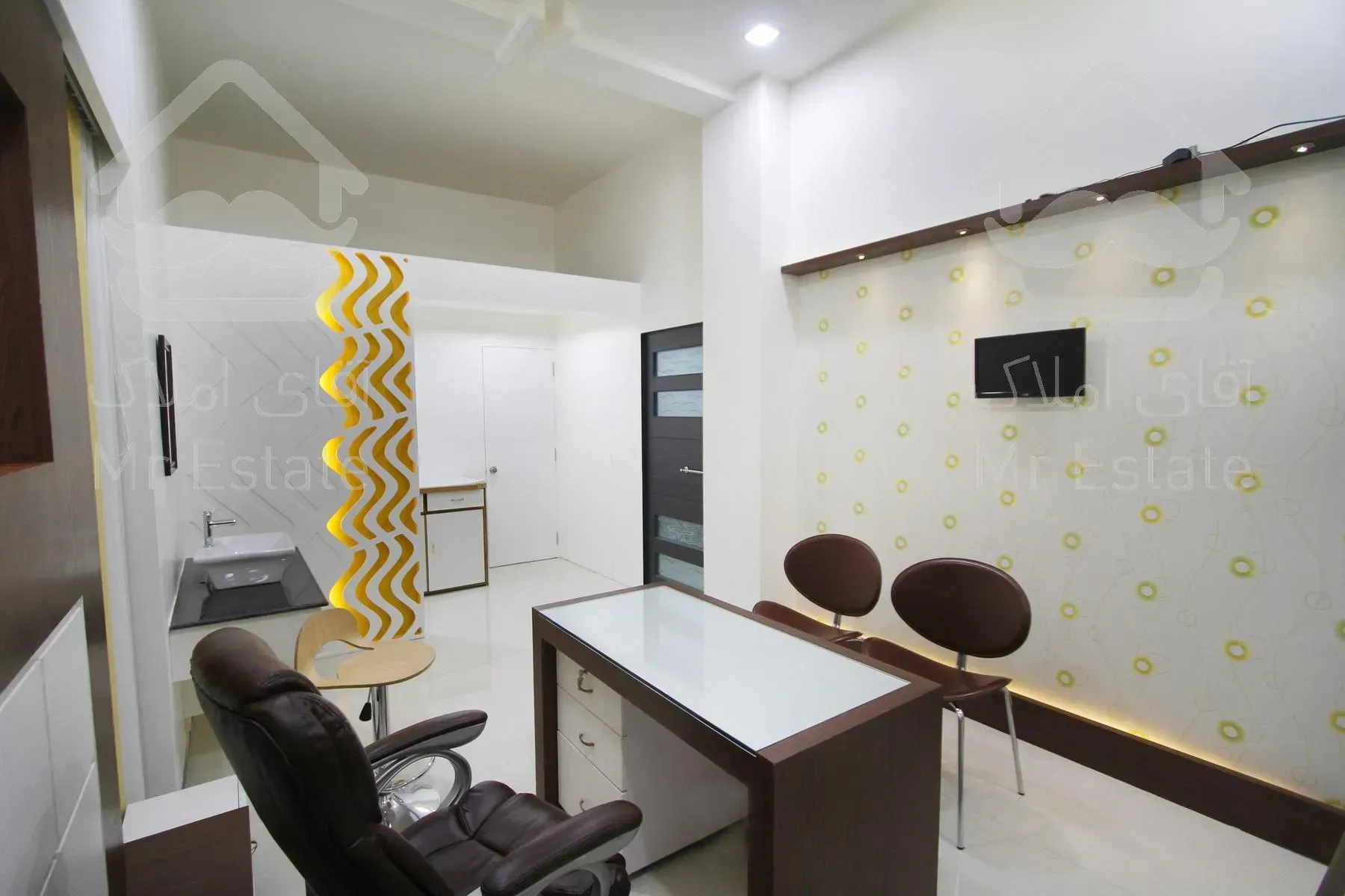 اجاره دفتر مبله موقعیت اداری فوق‌العاده شیک بر اصلی صادقیه