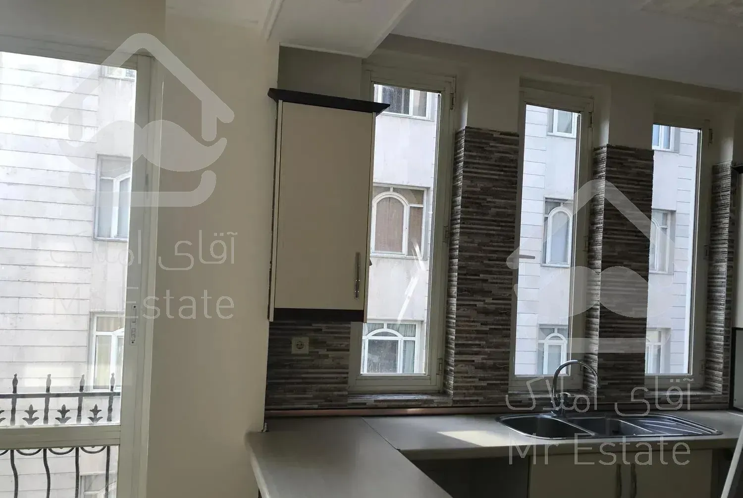 93متر غرق در نور / دسترسی مناسب باغ فردوس