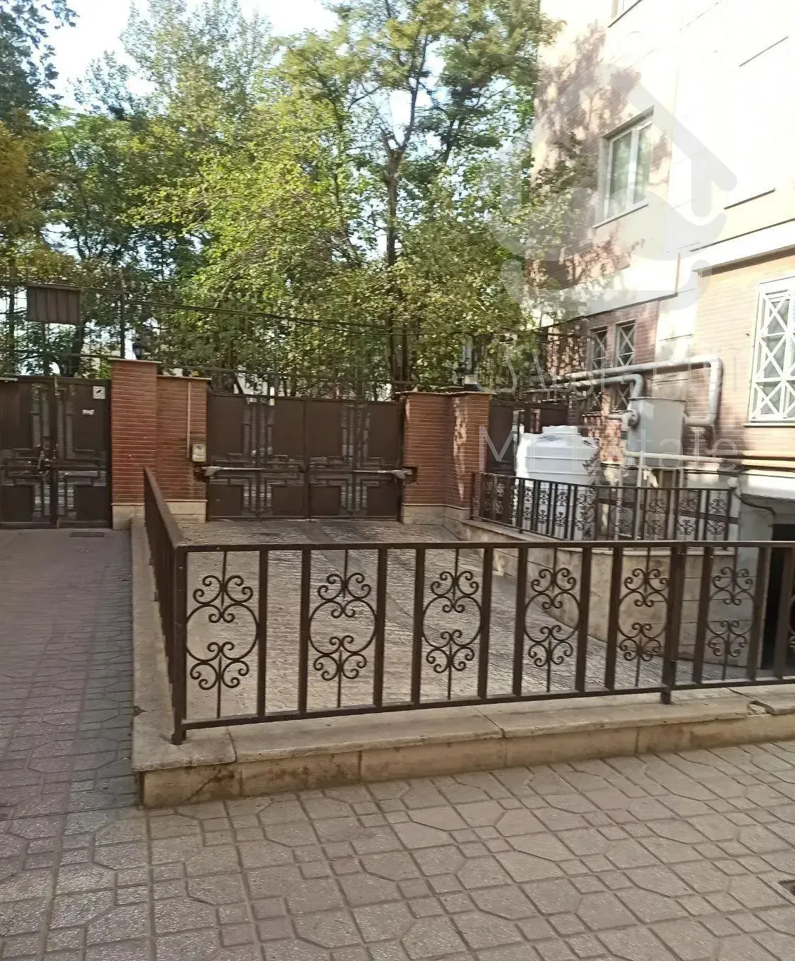 55 متر . طبقه 4 . پارکینگ و انباری .