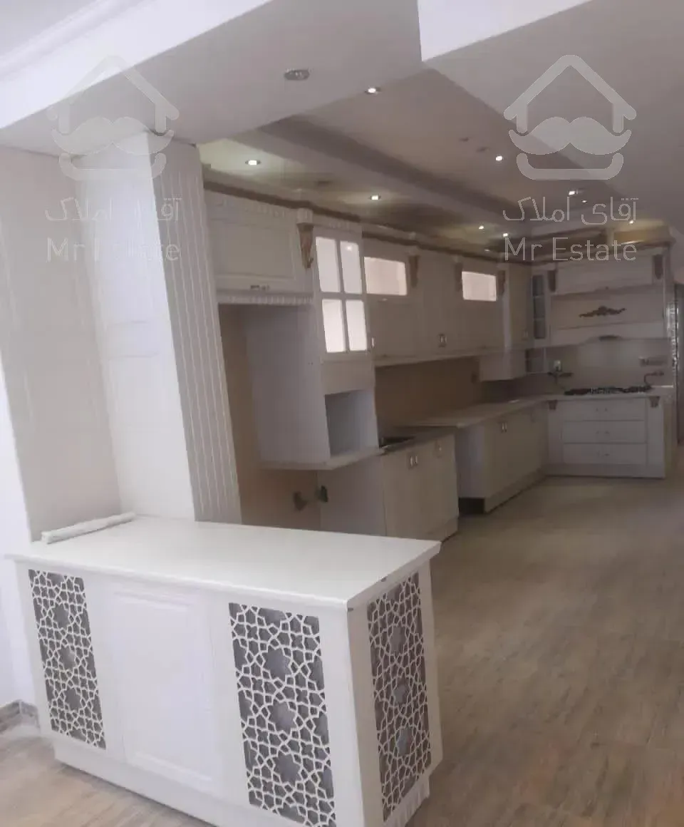 آپارتمان*تک واحدی*طبقه سوم.