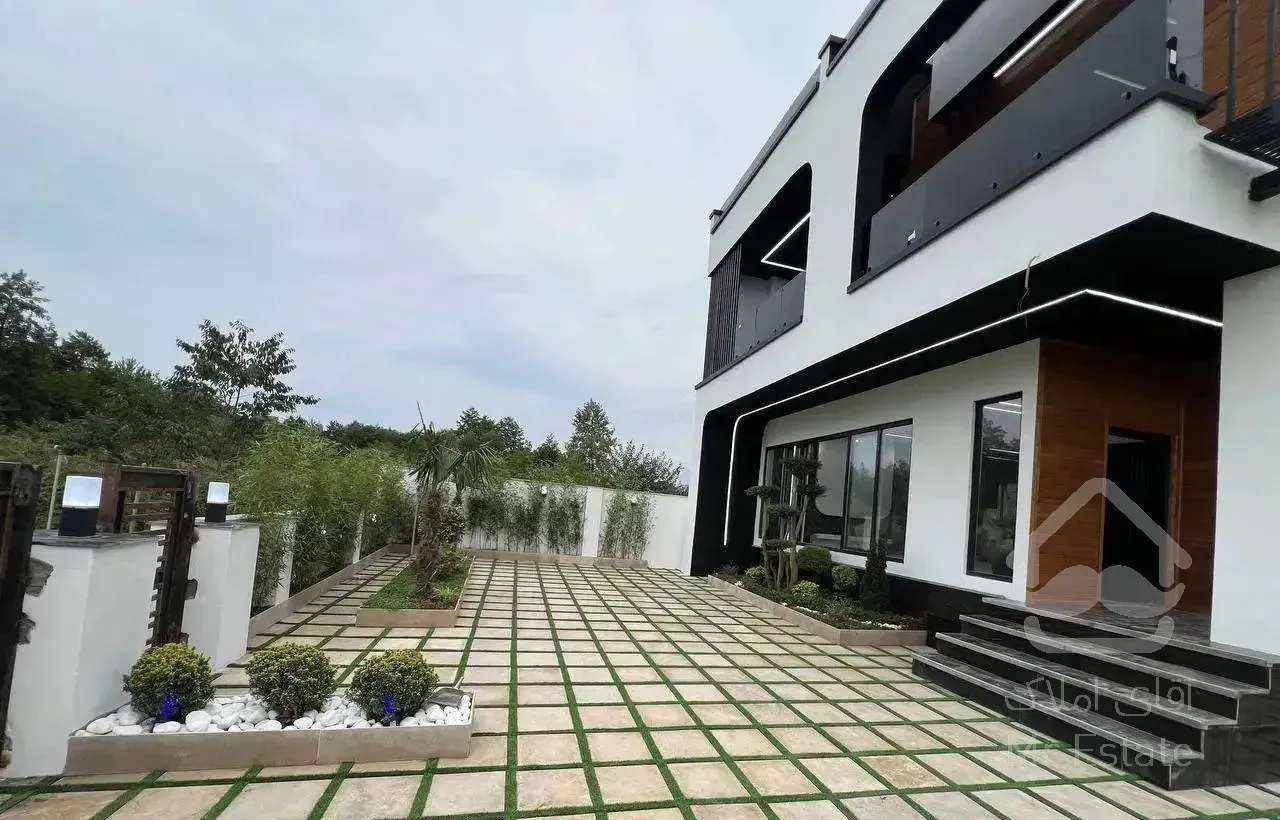 300 متر ویلای مدرن شهرکی چلندر زیبا