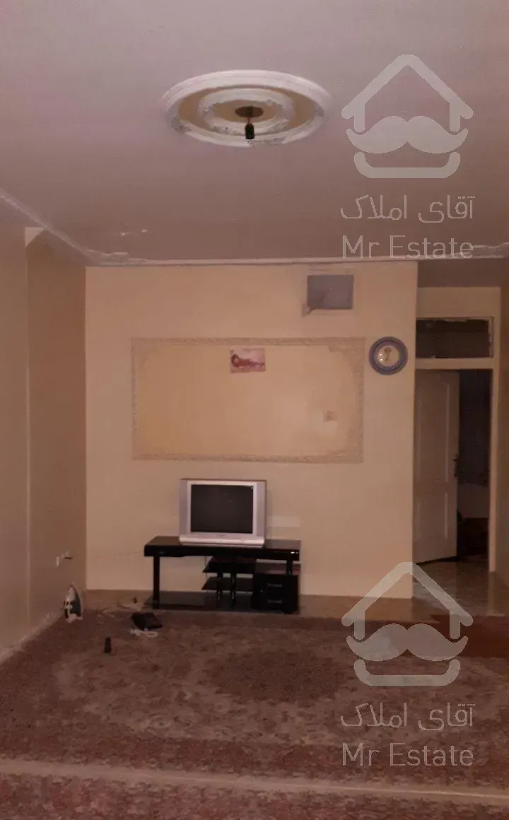 آپارتمان بازسازی شده . طبقه سوم .