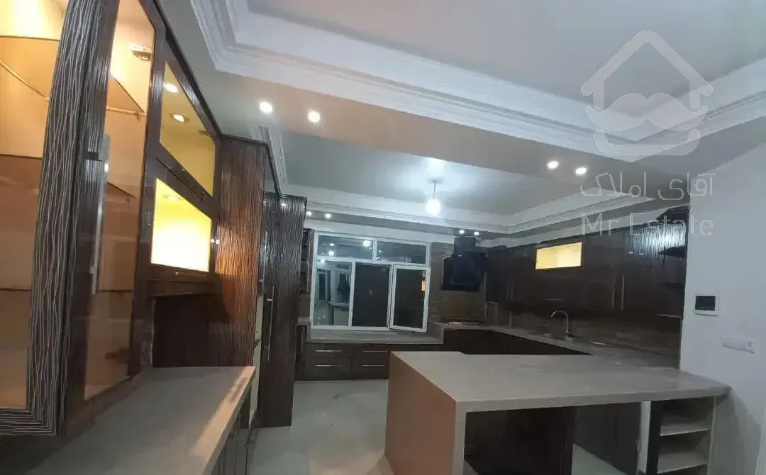 **آپارتمان ۹۰ متری طبقه اخر **