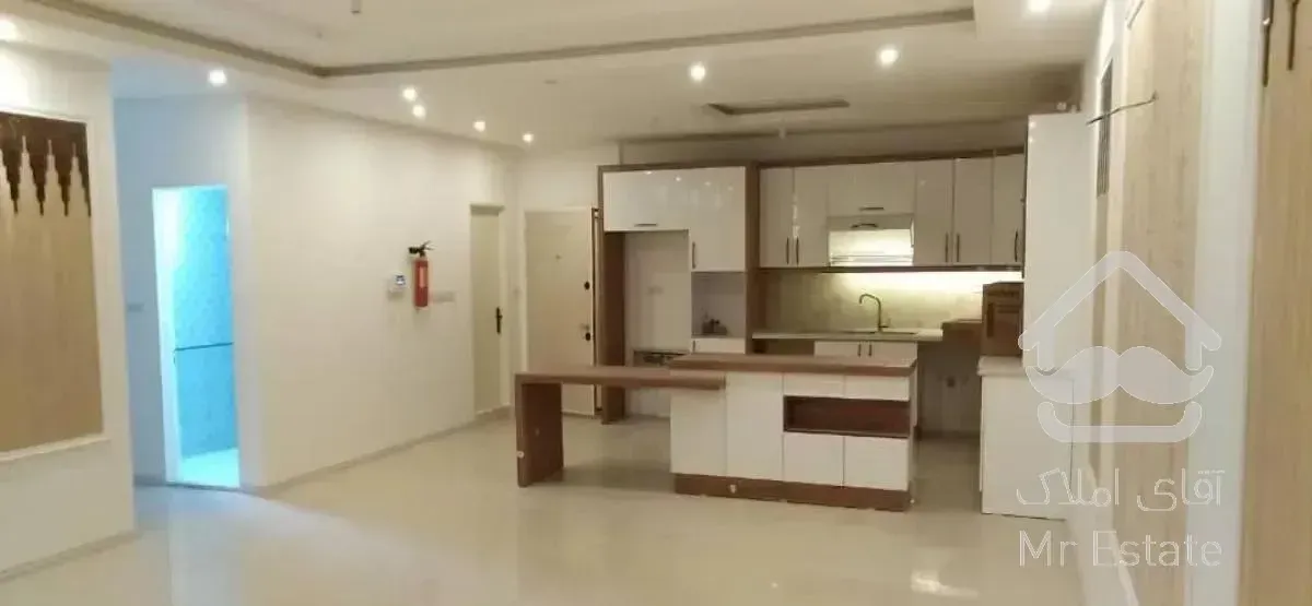 آپارتمان ۱۳۲ متری / لوکیشن اول منطقه / کلید نخورده