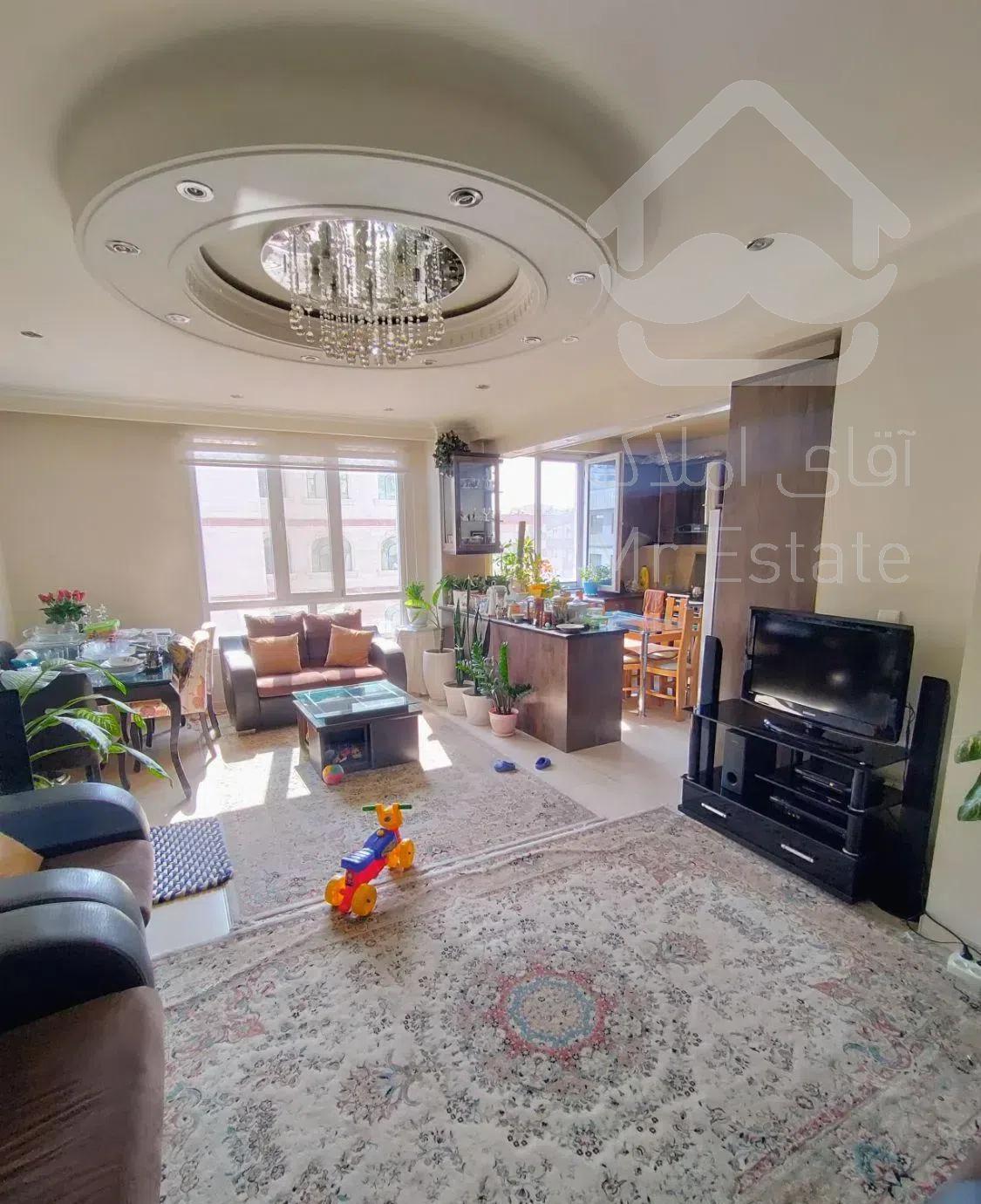 کوی بیمه/87متر/جنوبی رو به آفتاب/طبقه 4 از 5