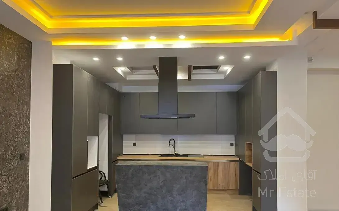 آپارتمان 130 متر / تکواحد/ ساخت متفاوت / روف گاردن