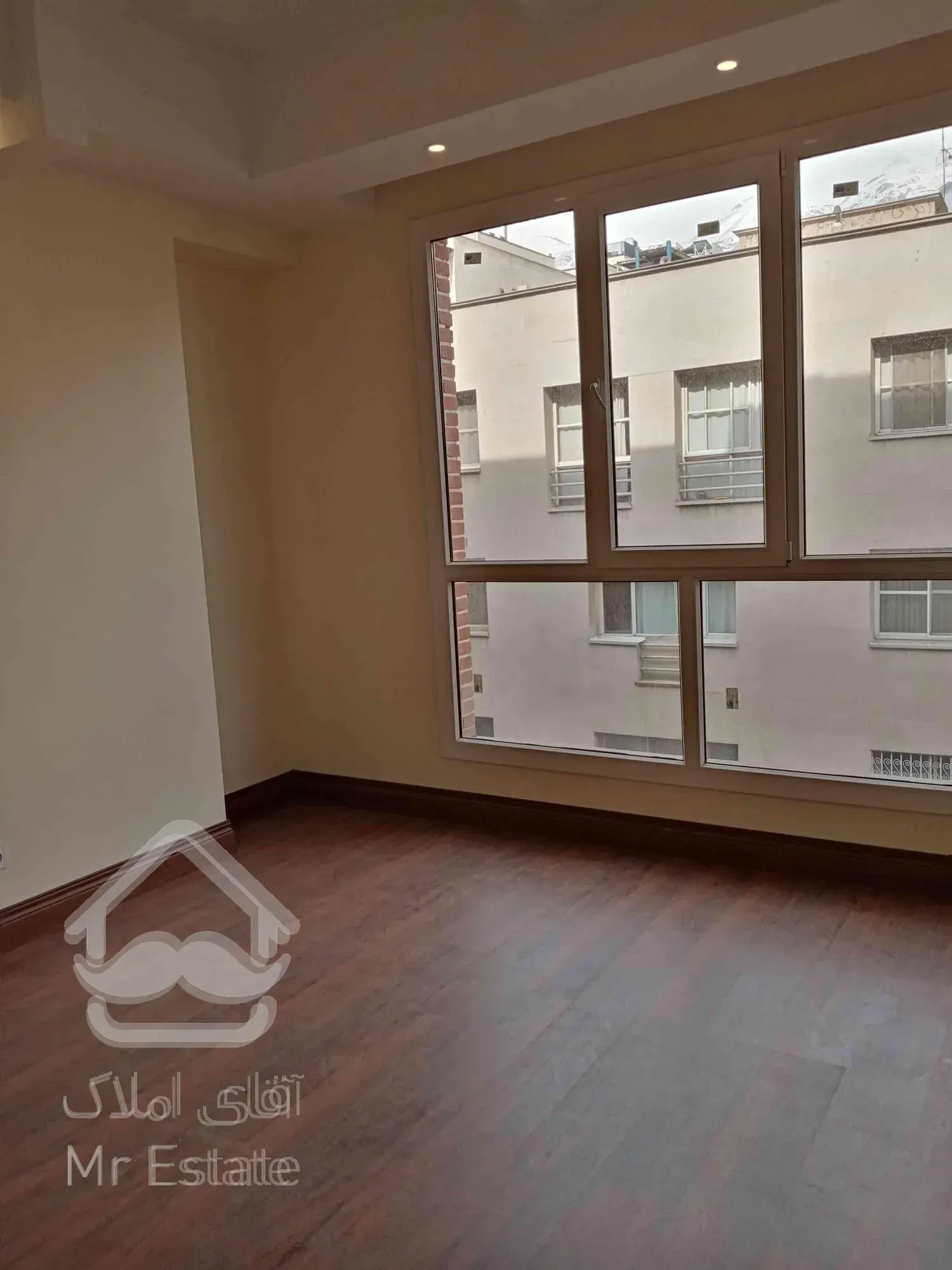 165 متر نیاوران کلید نخورده نور شمال و جنوب