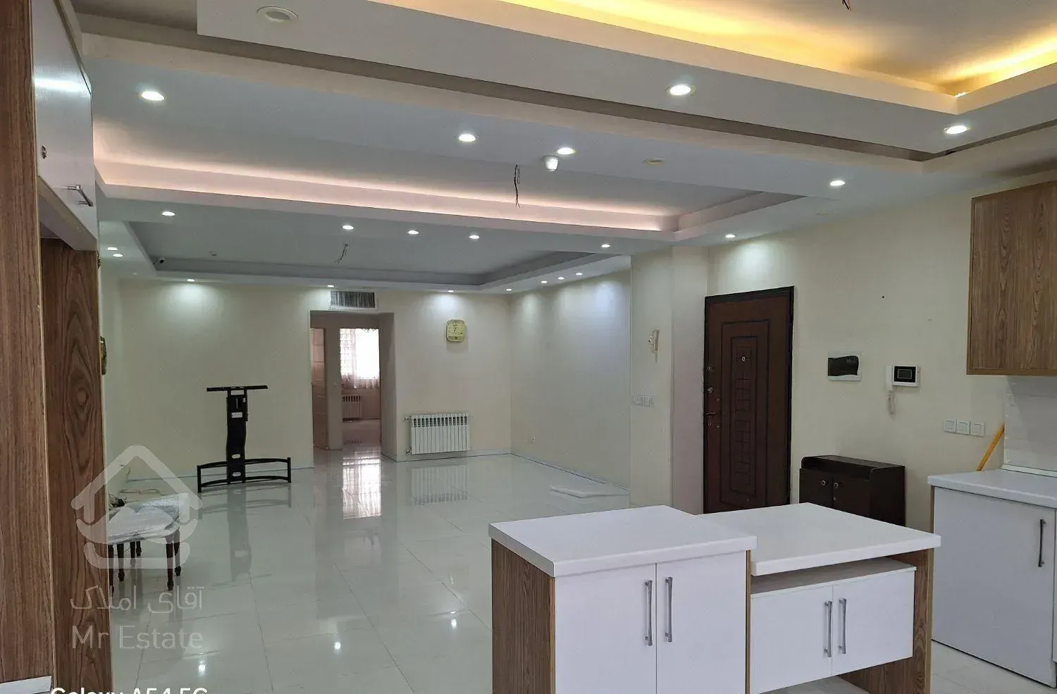 ۱۱۱متر آپارتمان ۲خ فلکه اول صادقیه رحیمی جنوبی