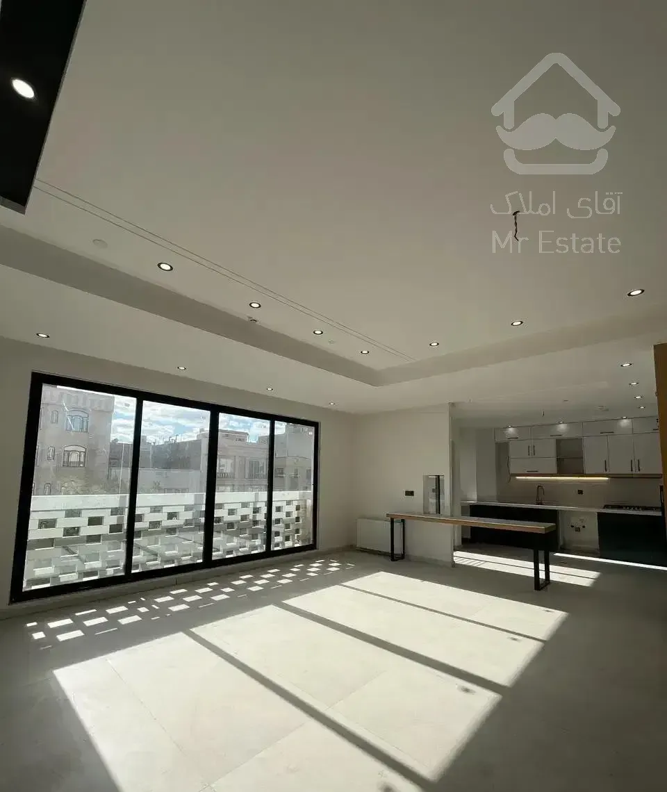 ۲۰۰ متر/تک واحدی/۲ سال ساخت/تاپ لوکیشن