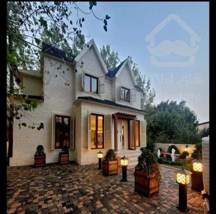 عمارت۳۰۰متری انگلیسی متریال اروپایی*پول نیاز