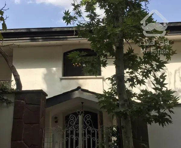 ویلا ی دوطبقه ۲۴۰متری نیاوران