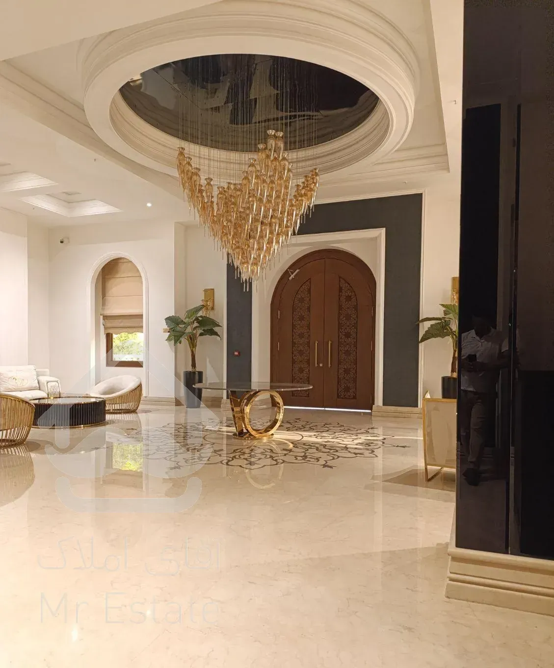 380 متر   برج باغ   چهار خواب فرمانیه شرقی ویو دار