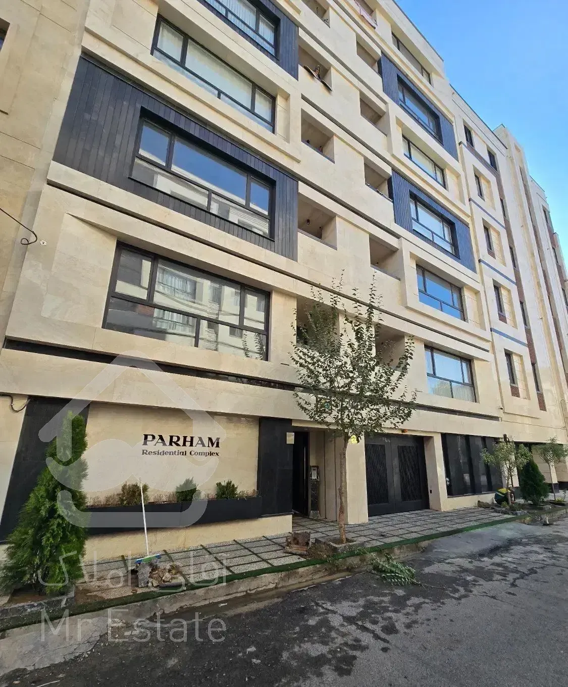 ۱۰۳متر  / نوساز / شخصی ساز / بنفشه / سالن پرده خور