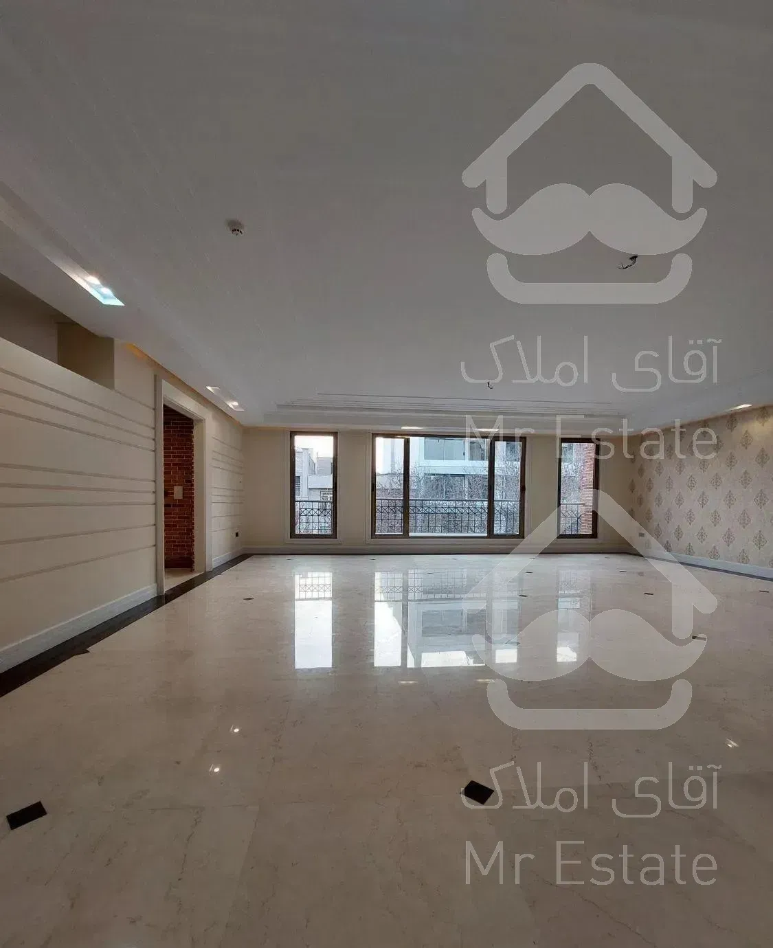 آپارتمان ۳۰۰ متر سه خواب  کلید نخورده