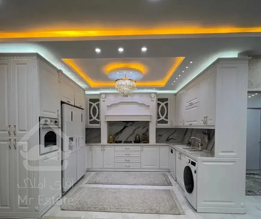 فروش یک طبقه از ۳ طبقه/ ۳ خواب / باحیاط خلوت