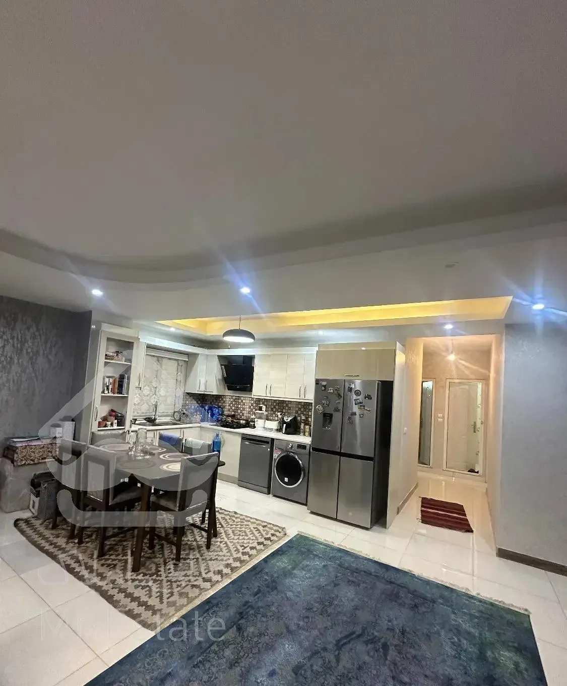 آپارتمان ۹۲ متری ۲ خواب در کریم آباد