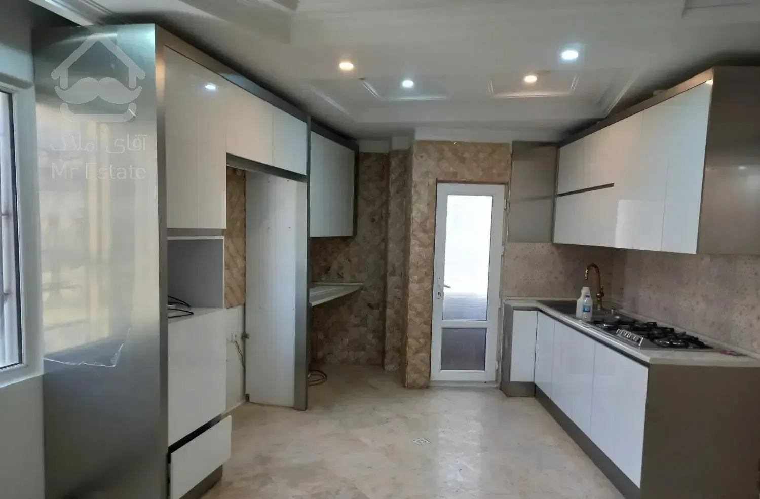 ۱۱۳متر تکواحد نور فراوان بلوار کشاورز کارگر شمالی