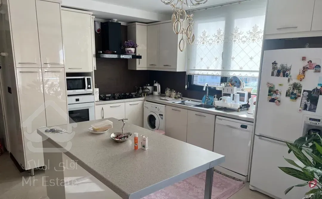 امیرآبادکردستان۲ واحد۱۳۵ متری و۱۷۰ متری۳خوابه فول