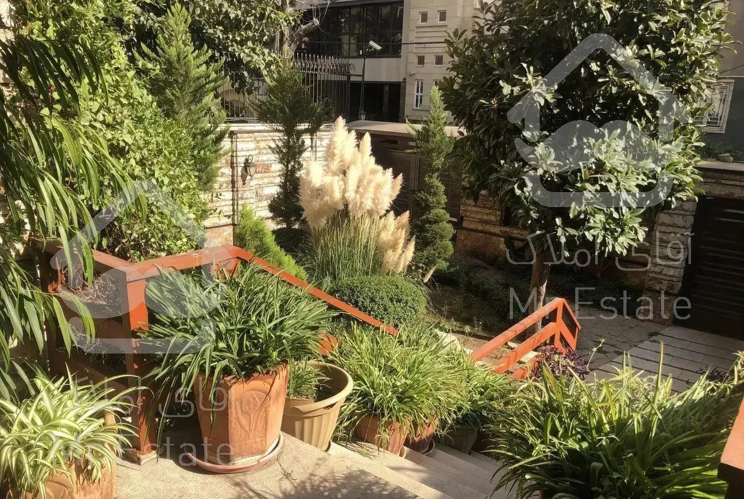 ۱۱۰متردنج و کاملا مسکونی (حکمت)