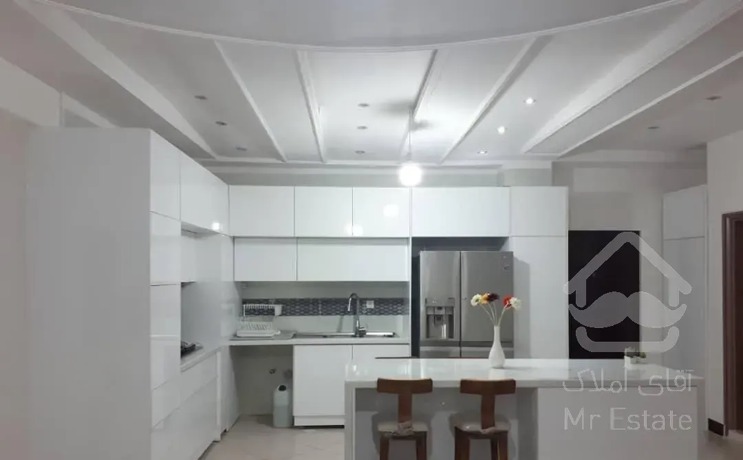 ۹۰ متر طبقه سوم / طالقانی / دو قدمی بر اصلی