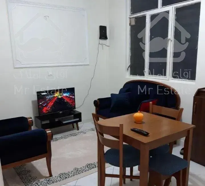 ۳۷ متر طبقه همکف میدان انقلاب/اداری و مسکونی