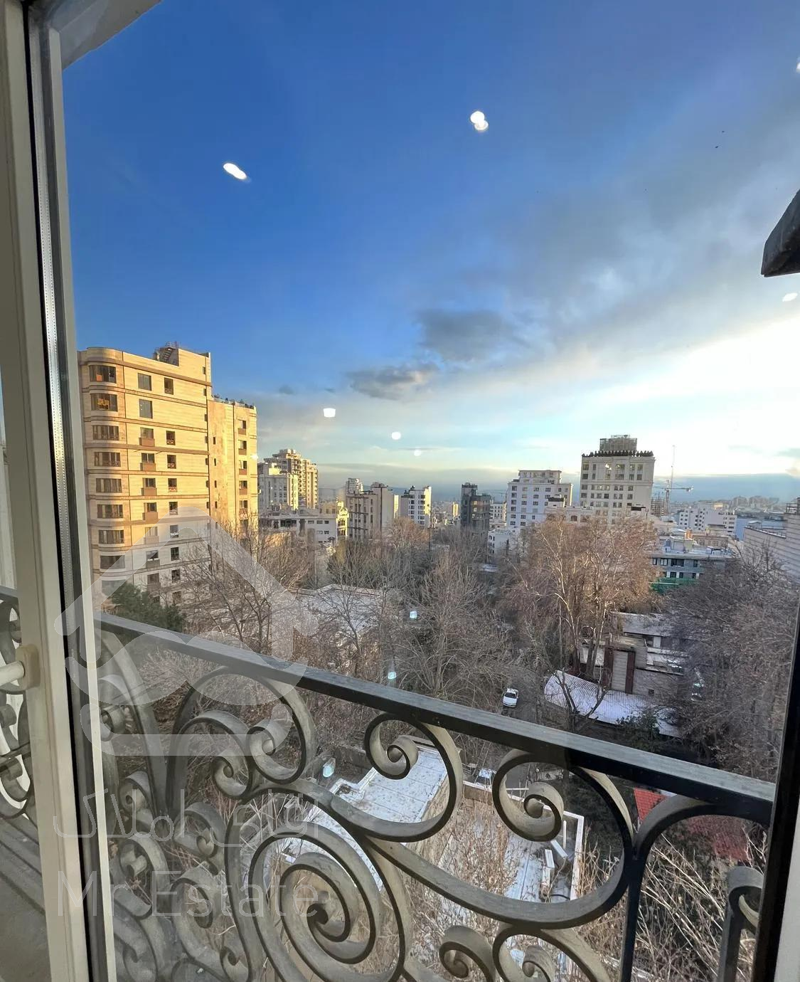 فروش ۲۷۵ متر ۴ خواب فول مشاعات ویو ابدی نیاوران