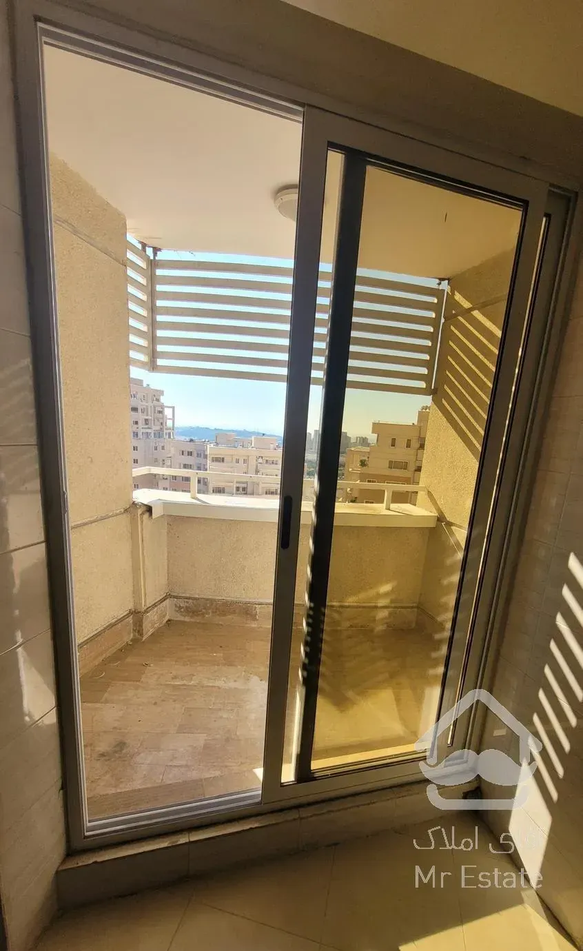 150 متر بالای برج روبروی دریاچه تخلیه‌