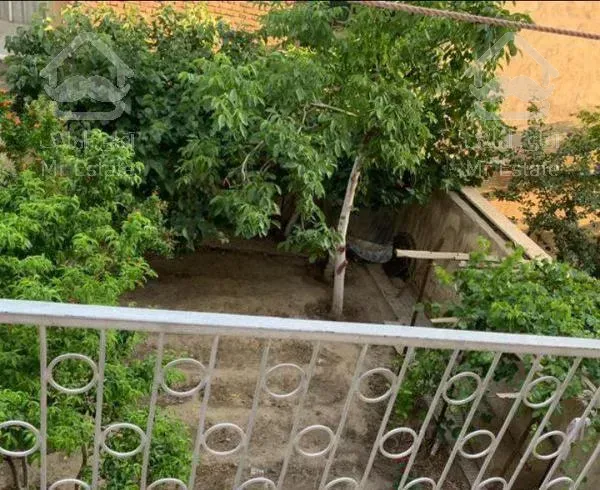 خانه ویلایی ۳۰۰ متری ۲ طبقه حیاط دار  خرید از مالک