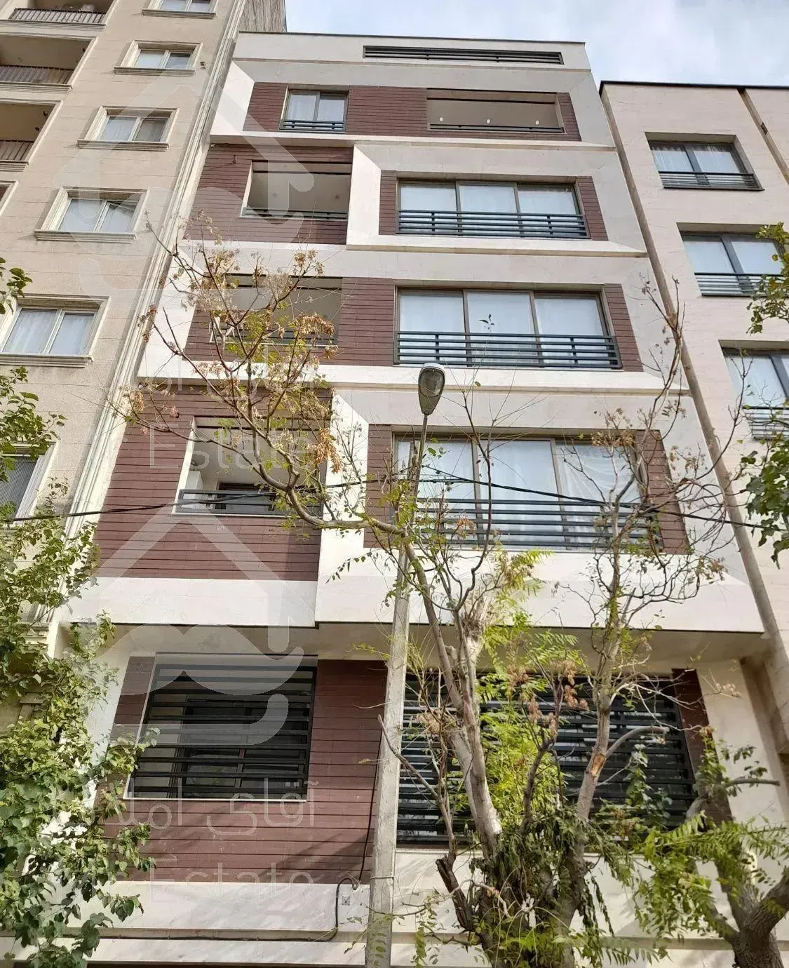 ۱۴۰متر/۳خواب/دارای پاسیو اختصاصی/واحد سازنده