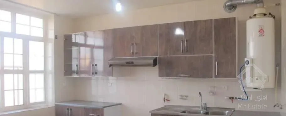 اجاره طبقه۲ از منزل۲طبقه‌۳خوابه میدان فرصت(تخلیه)