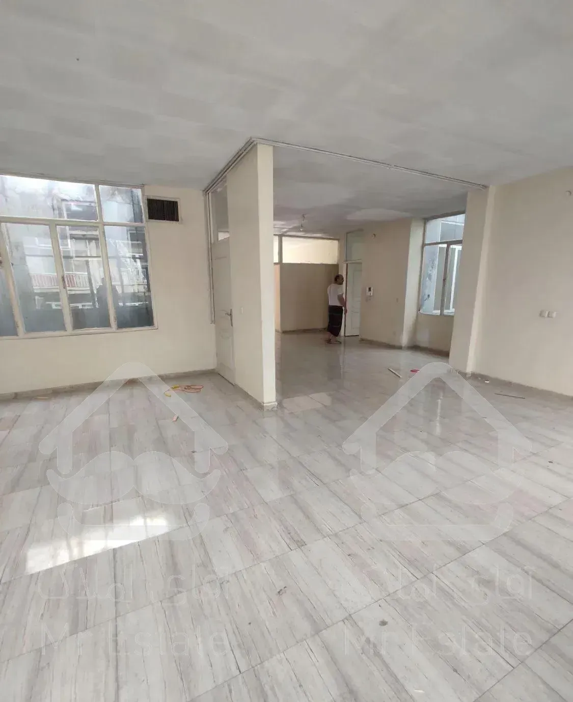 آپارتمان ۴خواب قدیمی نورگیر  تکواحدی