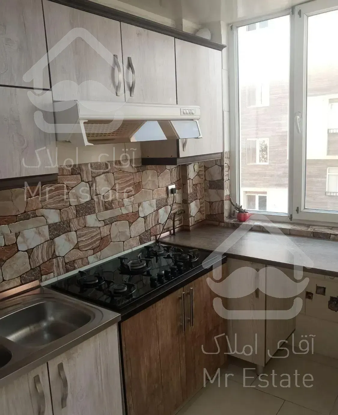 ۶۰ متری تکواحدی در فرجام ، علم و صنعت،  حیدرخانی