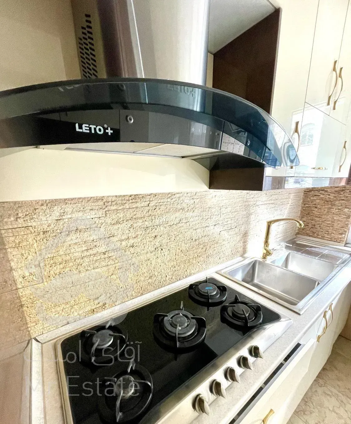 ۷۶متر دو بر نور / ۲پارکینگ / تک واحدی