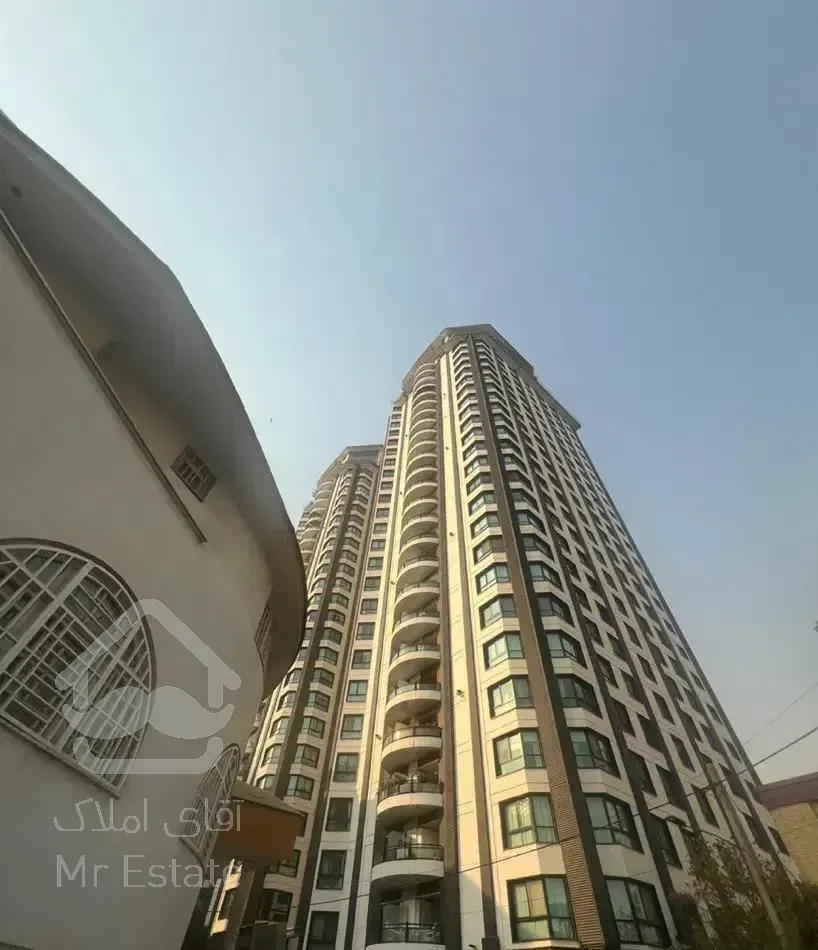 ۳۵۰ متر ۴ خواب ۲ پارکینگ فول مشاعات برج برند