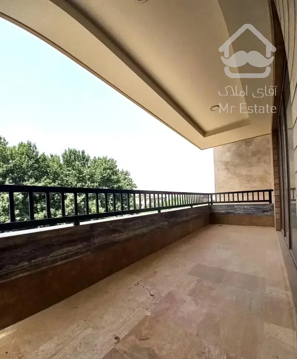 209 متر/چسبیده به فضای سبز/2 پارکینگ سندی