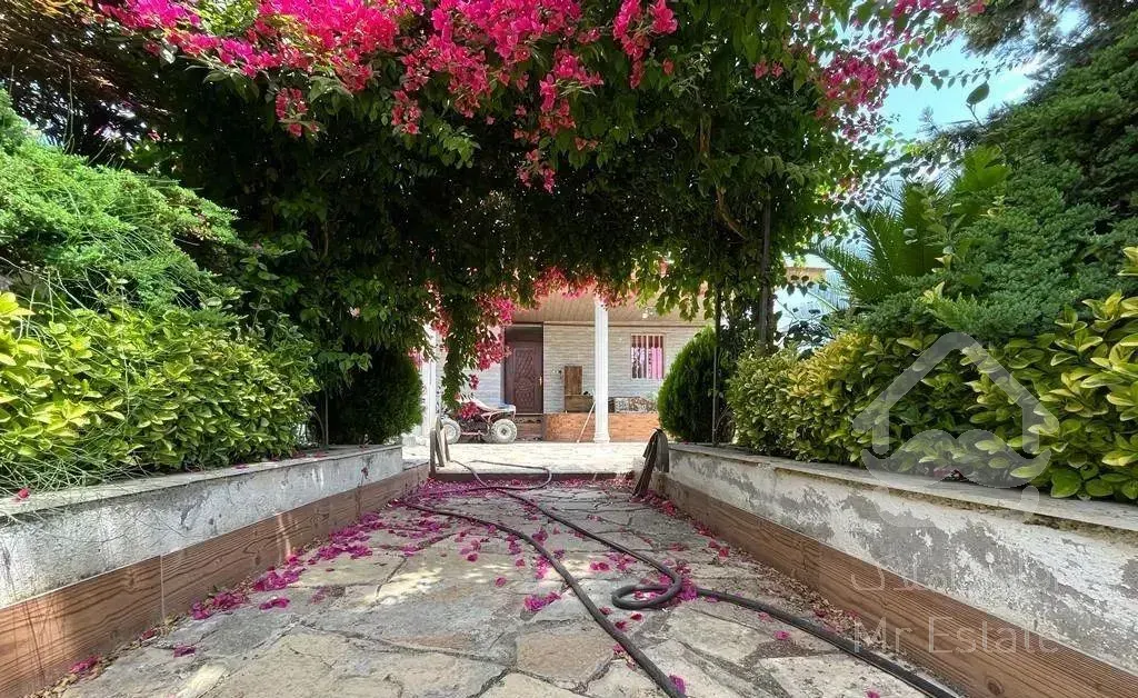 ویلا ساحلی با استخر سرپوشیده و لوازم  رهن کامل