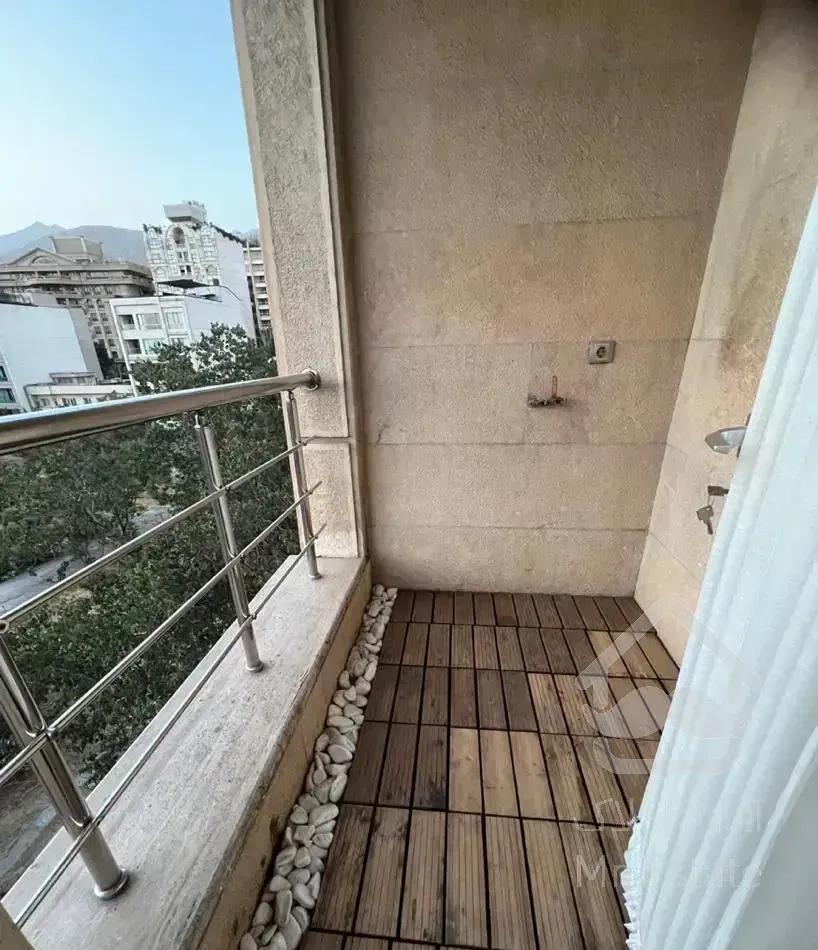 ۱۷۰ متر / دسترسی عالـی/ نور و ویو خـدا