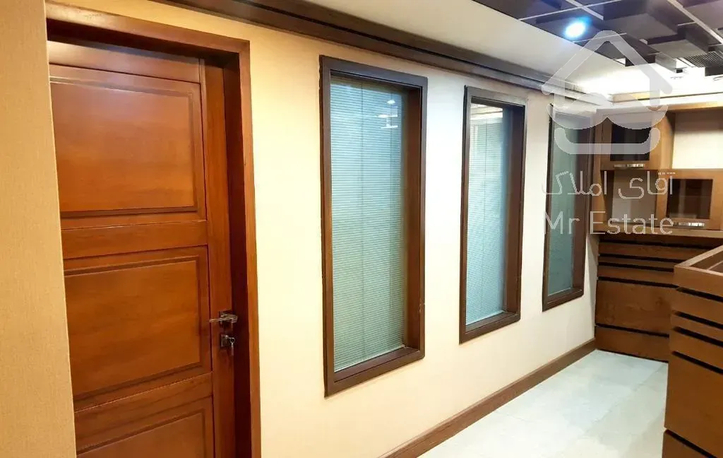 پارک ساعی 2800 متر بنای  اداری در 30 واحد دربست