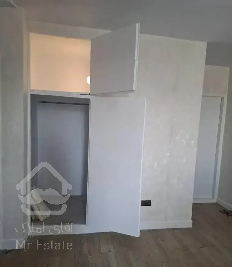 واحد ۵۵ متری نقاشی شده جنب مترو