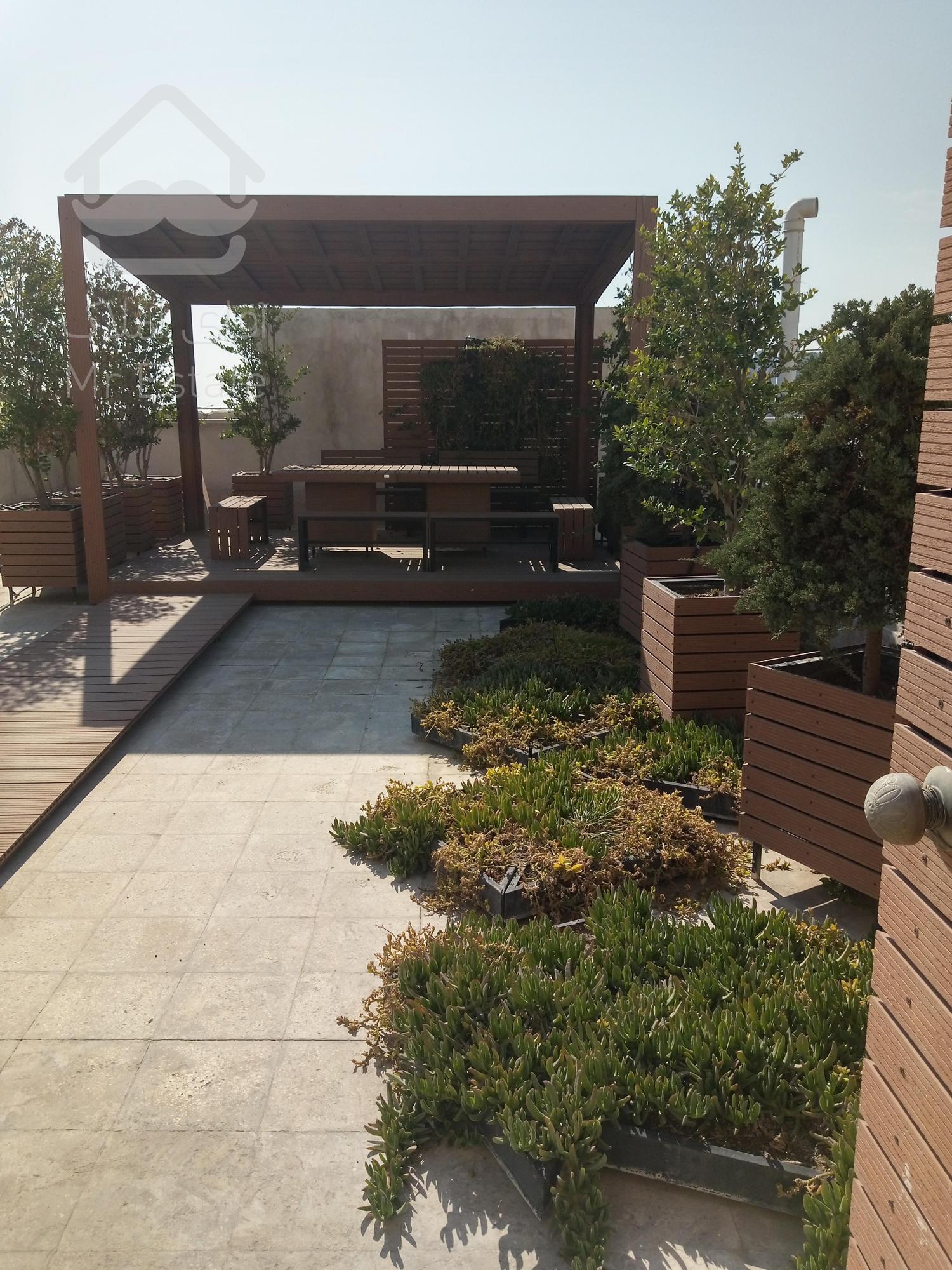 آپارتمان 170 متری ، روف گاردن ، 2 پارکینگ