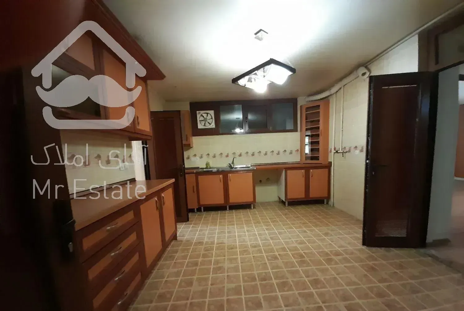 آپارتمان ۲۳۰ متر تکواحدی ۳ خوابه آرژانتین غرق نور