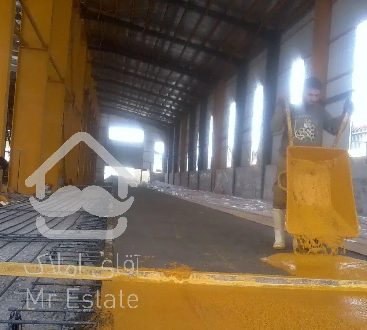 بتن ریزی کف سوله محوطه و پارکینگ با ماله پروانه